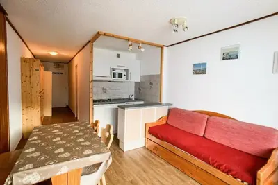 Image de 50m du centre station, 3ème étage, balcon, télévision, casier à ski, 23m², Tignes