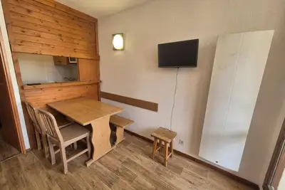 Image de 100m du centre station, 3ème étage, balcon, télévision, casier à ski, 18m², Tignes