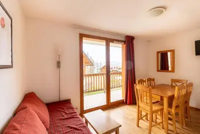 Image de 200m du centre station, 1er étage, vue vallée, piscine, balcon, télévision, casier à ski, 34m²