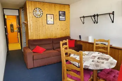 Image de 10m du centre station, vue pistes de ski, balcon, télévision, casier à ski, 26m², La Plagne