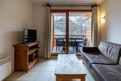 Image de 150m du centre station, 5ème étage, remise en forme, piscine, balcon, télévision, casier à ski, 37m²
