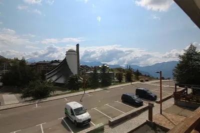 Image de 100m du centre station, 1er étage, balcon, télévision, casier à ski, 41m², Alpe d'Huez