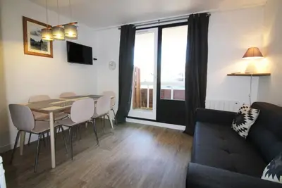 Image de 120m des commerces, 1er étage, piscine, sauna, balcon, télévision, casier à ski, 40m², Alpe d'Huez