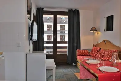 Image de 300m du centre station, 4ème étage, balcon, télévision, casier à ski, 26m², Risoul
