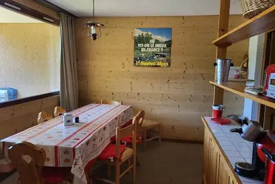 Image de À 20m des pistes de ski, 2ème étage, vue remontées mécaniques, balcon, parking, télévision