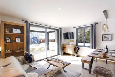 Image de 300m des commerces, 2ème étage, terrasse, télévision, casier à ski, 48m², Les 2 Alpes