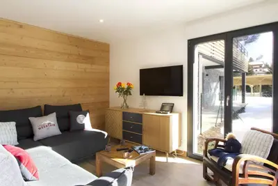Image de 300m des commerces, Rez-de-chaussée, terrasse, télévision, casier à ski, 55m², Les 2 Alpes