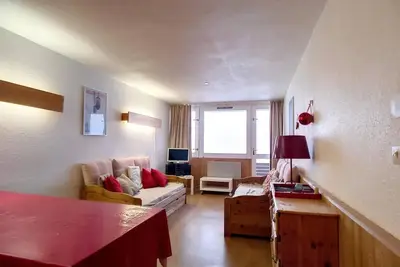 Image de 10m du centre station, vue montagne, balcon, télévision, casier à ski, 53m², La Plagne