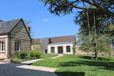 Image de Maison de charme : piscine, sauna, salle de jeux, studio en option, idéal pour détente et sport