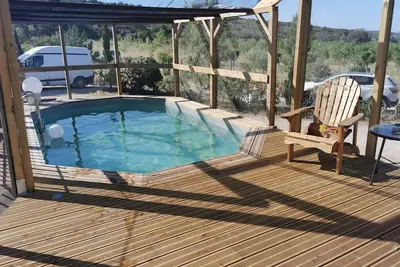 Image de Maison de campagne avec piscine, idéal pour les familles