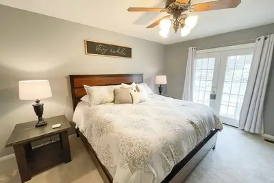 Image de Crest Terrace - Newly Remodeled | Lake View/Lake Access with Boat Slips | Sleeps 9