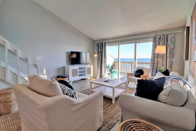Image de The Tipsy Traveler - 3 Bedroom Oceanfront Duplex in North Topsail Beach