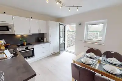 Image de Beautiful vacation home for up to 8 adults and 1 child in the heart of Grömitz - 20