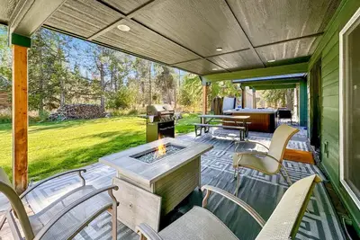 Image de Gorgeous 4 Bedroom Cabin w\/ Hot Tub in Donnelly!