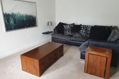 Image de Spacious 3 Bedroom house, 2. 5 bathrooms, garden and close to Beverley center