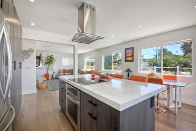 Ocean View, Luxury, Private Rooftop Patio, Bbq