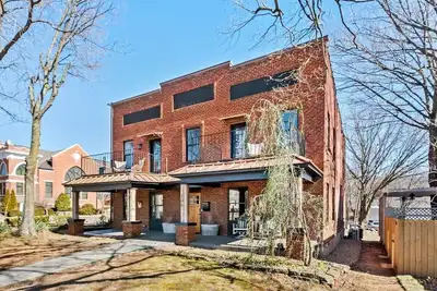 Image de The Brick House - Walk Dt or U of A - 3 Suites