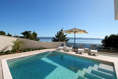 Image de Luxury Villa Offering Calm Atmosphere