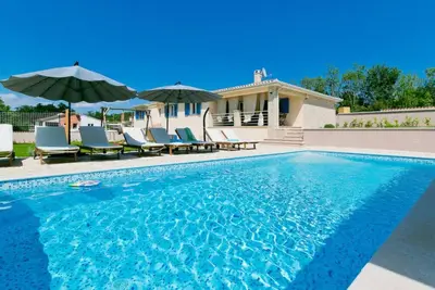 Image de A spacious 4 bedroom villa with private pool and sauna