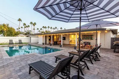 Image de Palmhouse Poolside Oasis |Putting Green & Fire Pit