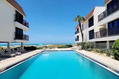 Image de Direct Gulfront Condo - 2br/2ba Condo with pool and tennis - By Island Real Esta
