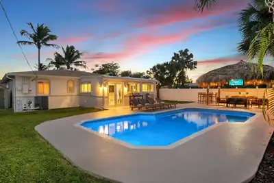 Image de Stylish & Renovated 4br W/Tiki + Heated Pool