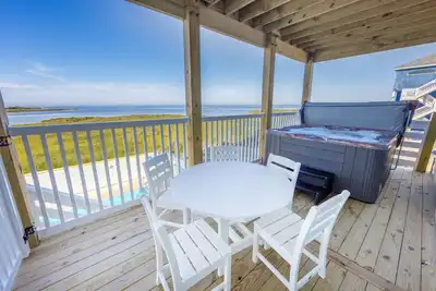 Image de Summer Savings - Oceanfront Dog Friendly Home w Pool, Hot Tub, Elevator, Game Rm