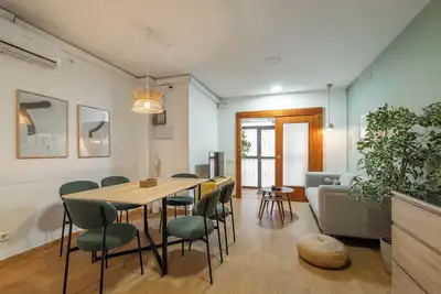 Image de Spacious and luminous home for 7 in Barcelona