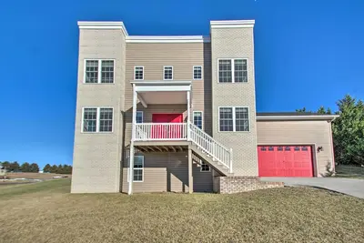 Image de Harrisonburg Retreat w/ Hot Tub ~ 2 Mi to Jmu