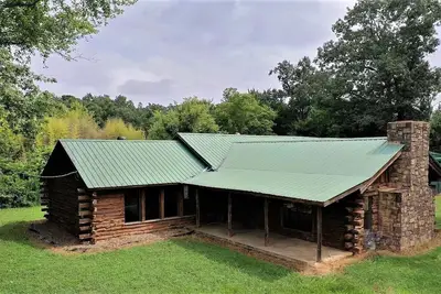 Image de St. Eustace Family Lodge: Cabin adjoining National Forest