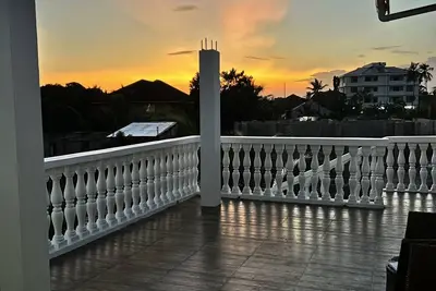 Image de beautiful 2 bed 2 bath apartment located inside a private gated community