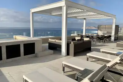 Image de Spectacular 3 Bedroom OceanFront Ph Condo with terrace and panoramic ocean views