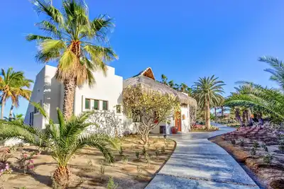 Abuelo: Premium Oceanfront 2-bed, 2-bath villa with private