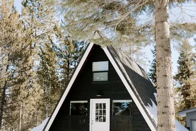 Image de Charming cabin tucked near Cascade Lake