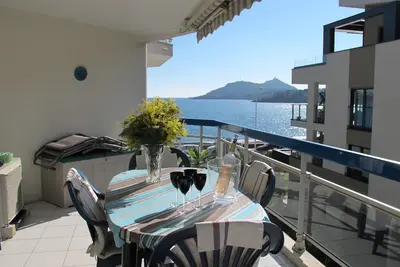 Image de Très beau 2 pièces climatisé, tout équipé avec vue mer et garage