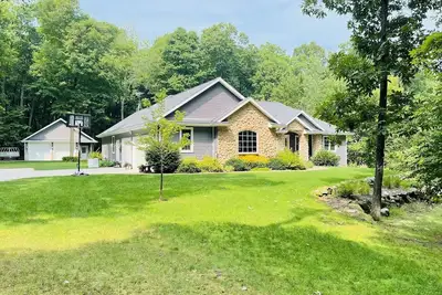 Image de Beautiful Country Home Near Popular Hot Spots!