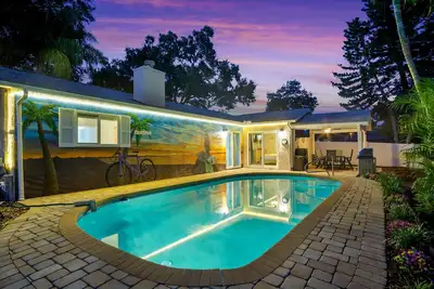 Image de Trailside Fun, . 0. 5 miles from the Pinellas Bike Heated Pool, Summer Ready!