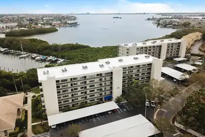 Image de Amazing Location! Five Minutes from the Beach! Family-Sized Condo