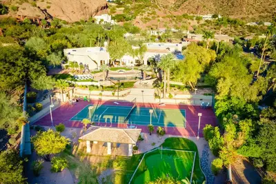 Image de Camelback Mountain Estate - w/ luxury Living, Tennis, Billiards, Casita & More!