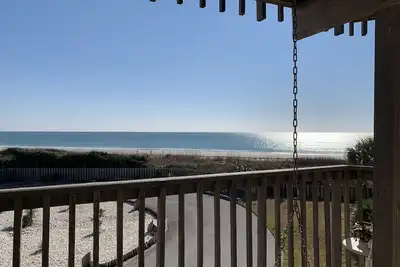 Image de “A Swell Life” 3 Bed/3 Bath, Oceanfront Condo, Unit 1105 Queens Court