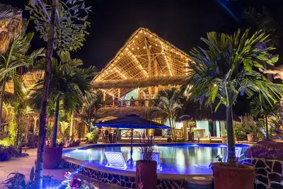Image de Private beach house paradise w\/ private pool bar and game area.