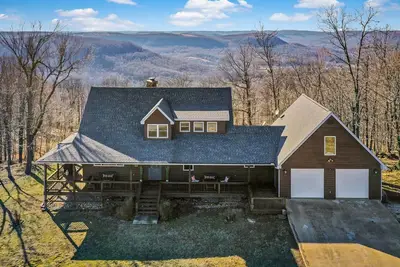 Image de Winston's View! ! Wheelchair Accessible Cabin! Private 15 acres!
