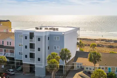 Image de Seacoast 2 - Folly Happy - Ocean Views - 2 Blocks from Center Street