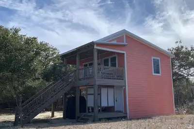 Beach Cottage a short walk from the waves!