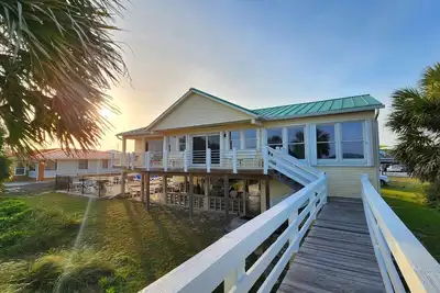 Image de Beachfront with Private Pool!