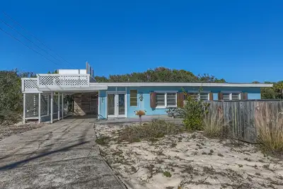 Image de Easy beach access - Private Pool!