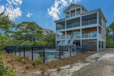 Image de Private Pool - Short walk to the beach!