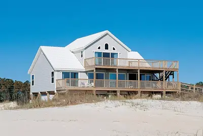Image de Beachfront with large sundecks!