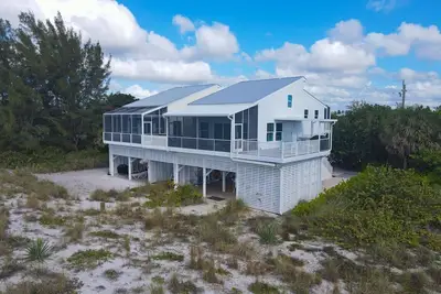 Image de Sensational 3 bedroom home on the beach!