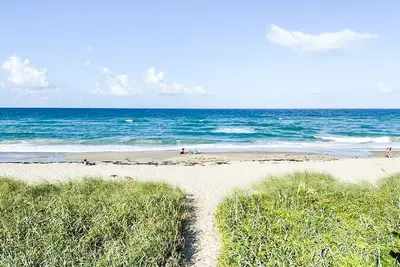 Image de DirectFloridaRentals brings you The Ultimate Beachfront Escape w/ Private Beach